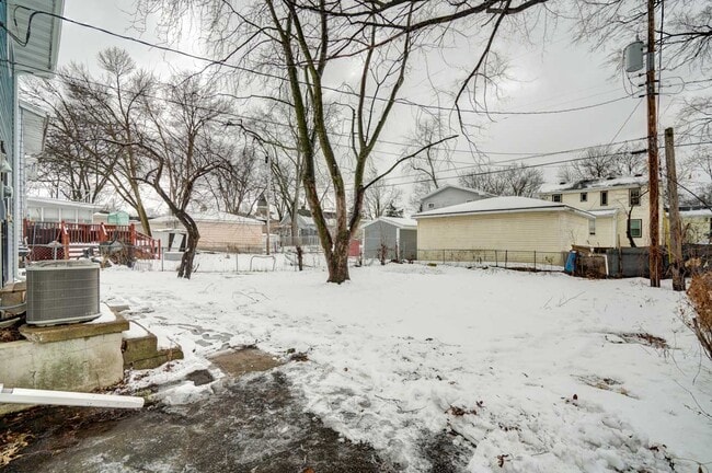 Building Photo - 1924 3rd Ave