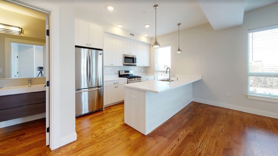 Building Photo - Everett St. Apartments