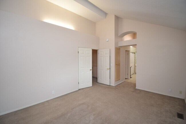 Building Photo - 2122 Rainbow Point Dr
