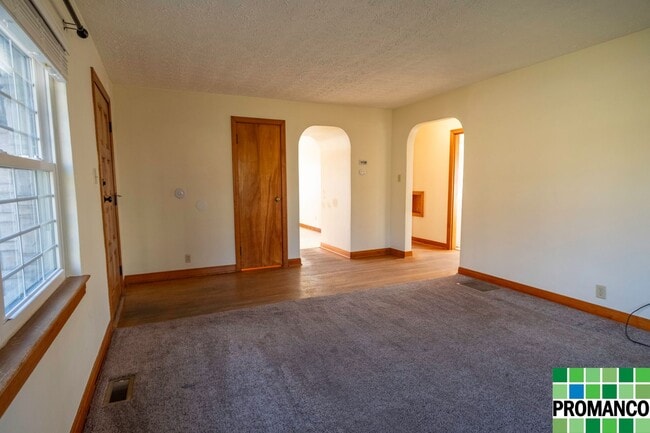 Building Photo - Cozy Ranch Home