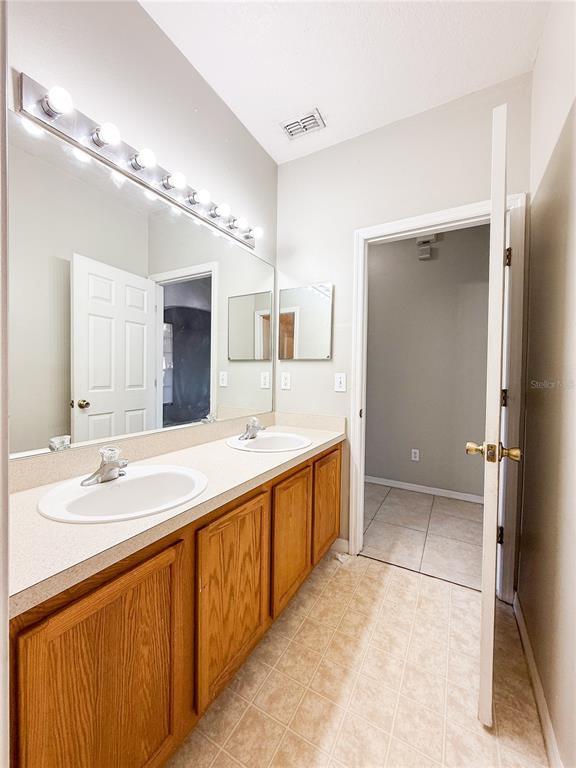 Building Photo - 1129 Knollwood Dr