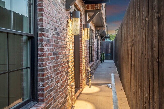 Building Photo - 1701 Portland Ave