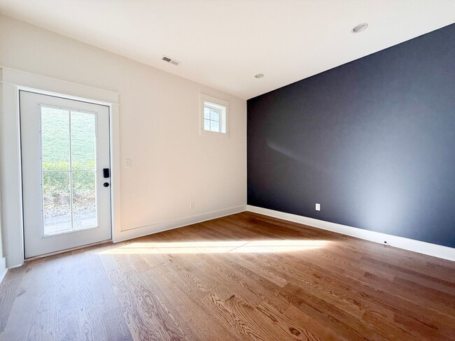 Building Photo - 4-Bedroom HOA Home with Pool Access Near Downtown Cookeville