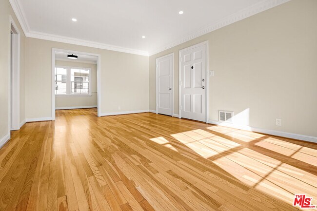 Building Photo - 405-404 Shirley Pl