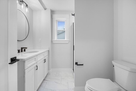 Building Photo - 22 James St