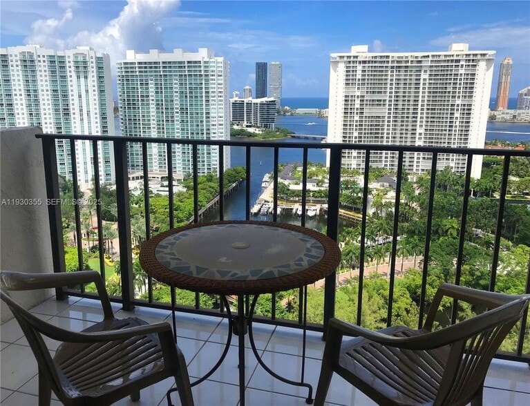 Building Photo - 18181 NE 31st Ct