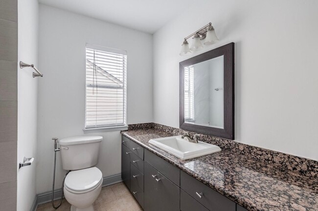 Building Photo - 1022 Forest Home Dr