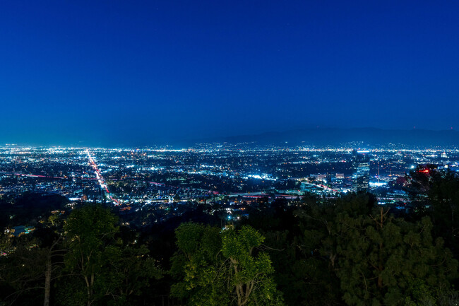 Broomstick Views of the Valley and Universal Studios - 3212 Wrightwood Dr