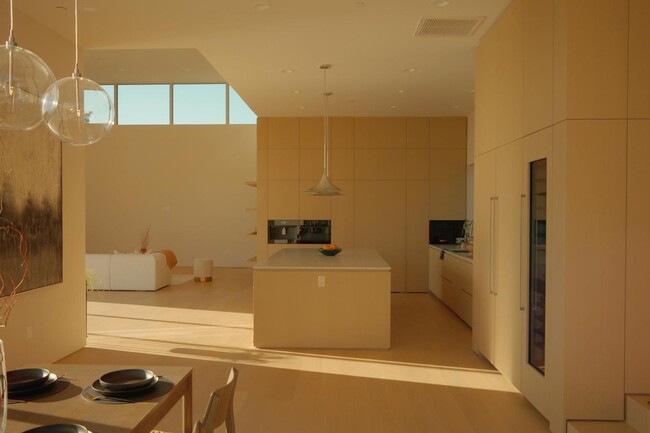 Building Photo - 1022 Via Treviso