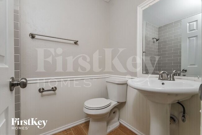 Building Photo - 6229 Florida Cir N