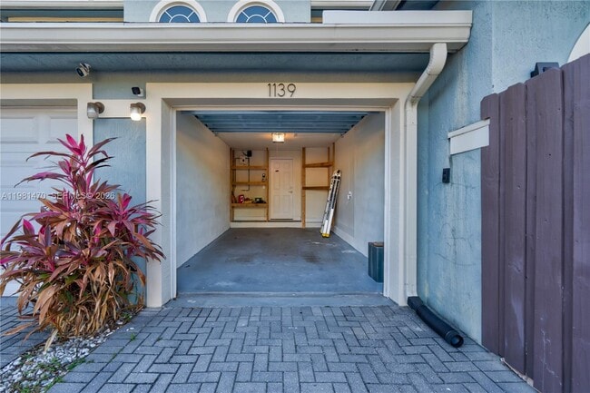 Building Photo - 1139 NE 3rd Ave