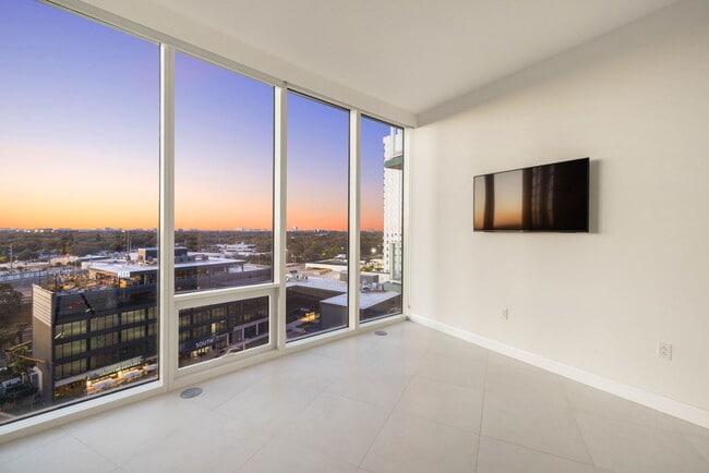 Building Photo - 2900 W Bay to Bay Blvd