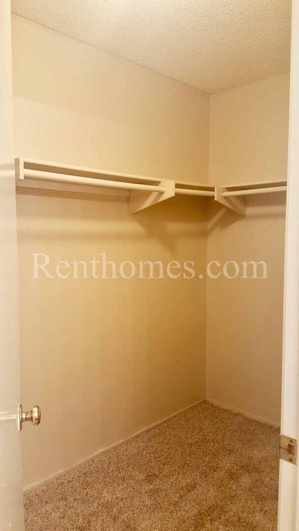 Building Photo - Mira Mesa, 11530 Caminito La Bar #121- Lig...