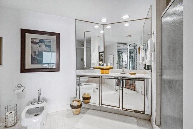 Building Photo - 1900 Consulate Pl