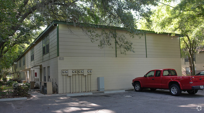 Building Photo - Centerpoint Apartments