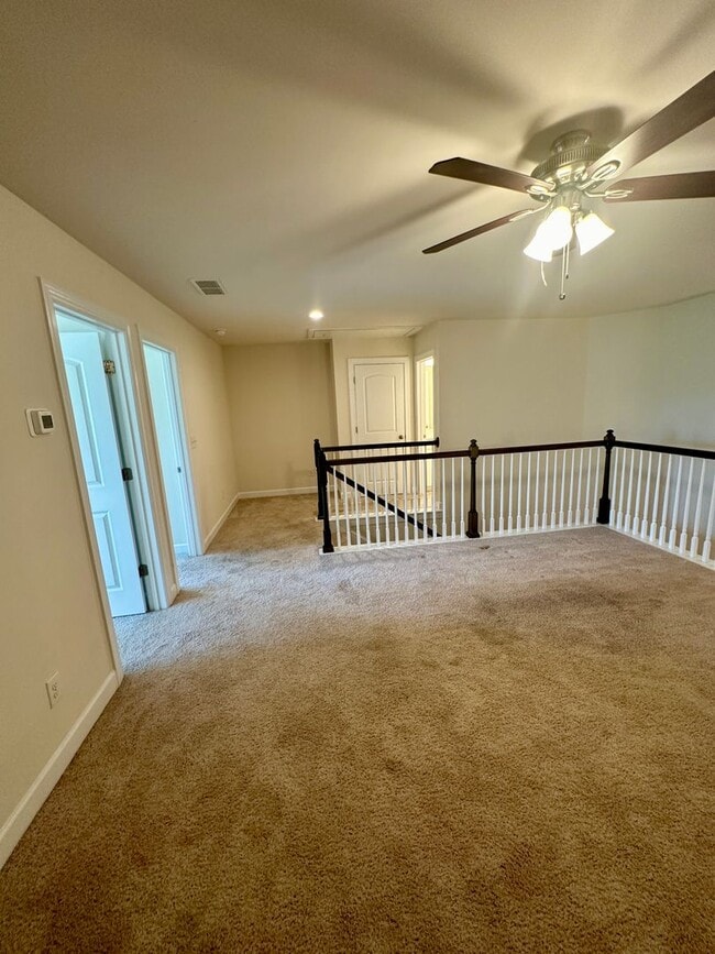 Building Photo - Spacious 3BR Townhouse in Berewick