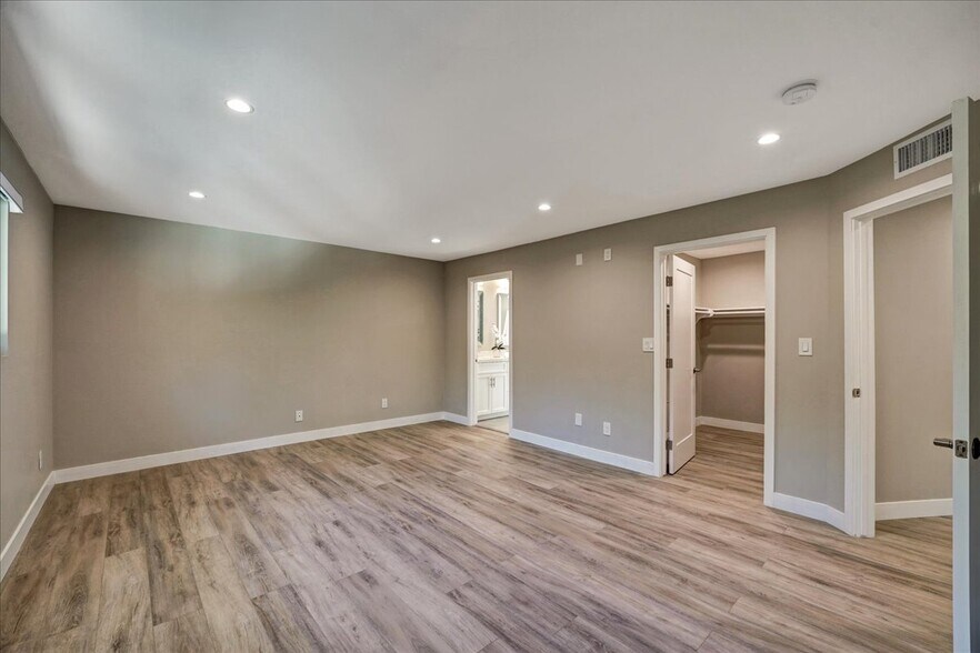 Building Photo - 5346 Tyrone Ave