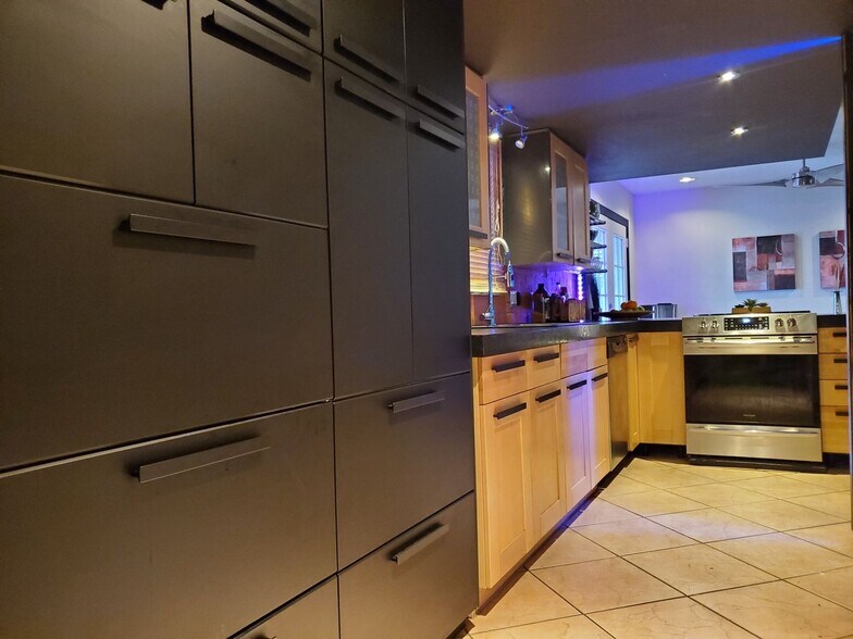 Building Photo - 1220 W Pebble Beach Dr