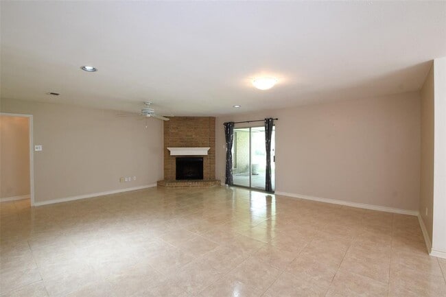 Building Photo - 19406 Enchantington Cir