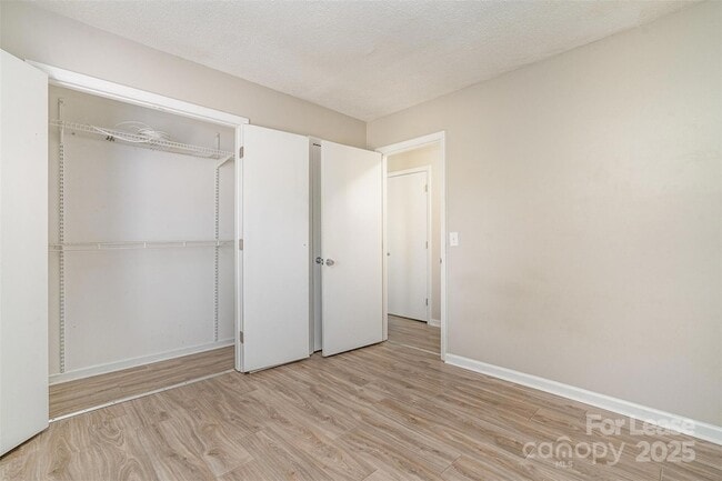 Building Photo - 6165 Meadow Rose Ln