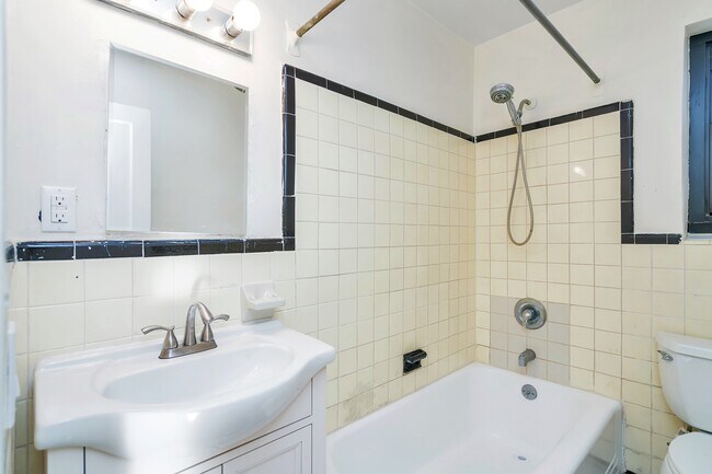 Building Photo - 2335 Hudson Terrace