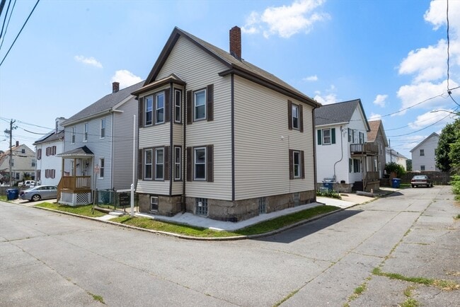 Building Photo - 6 Coffin Ave Ct