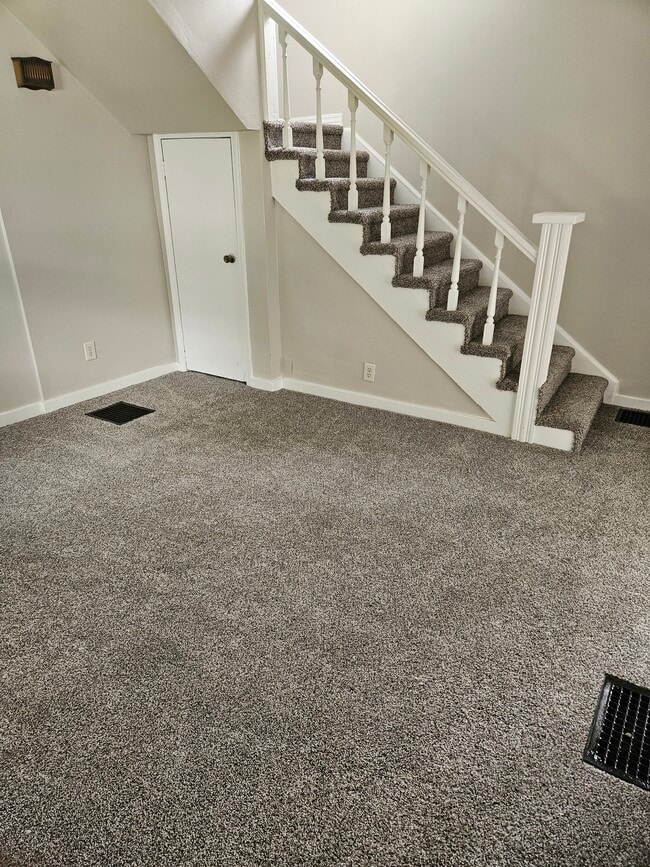 Main Living room - 929 Tiffin Ave