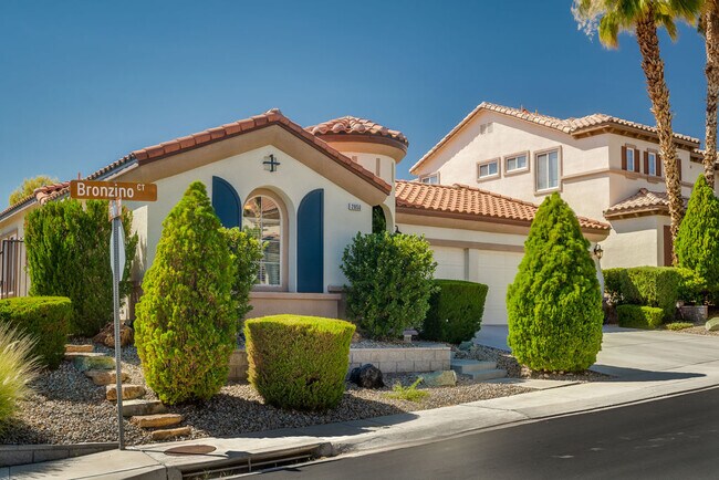 Welcome to your new home at 2850 Bronzino Ct in coveted Seven Hills. - 2850 Bronzino Ct