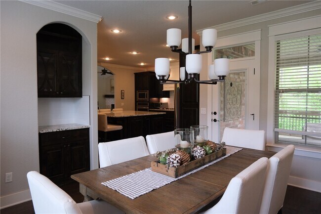 Building Photo - 2200 NW Small Oaks St