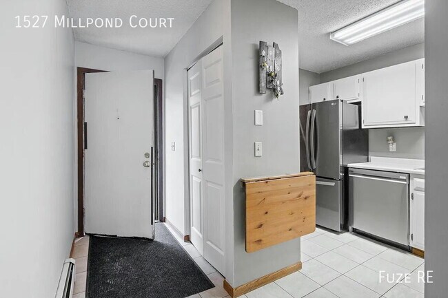 Building Photo - 1527 Millpond Ct