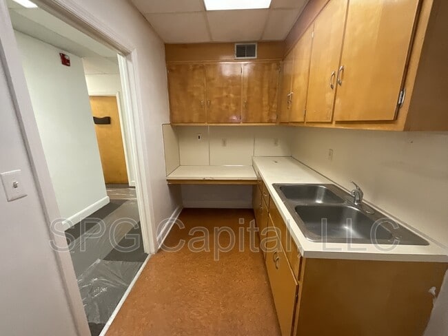 Building Photo - 5 Center Square