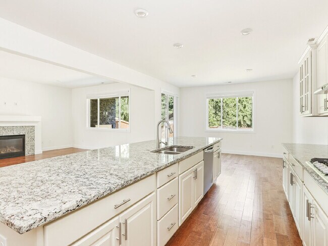 Building Photo - **Beautiful 4-Bedroom Home with A/C, Covered Outdoor Living & Designer Finishes in Bothell** Avai...