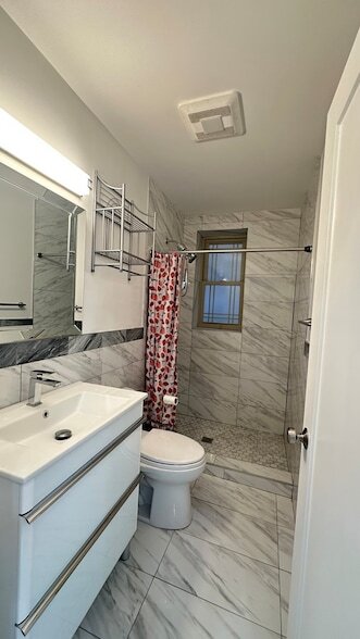 Building Photo - 5716 N Campbell Ave