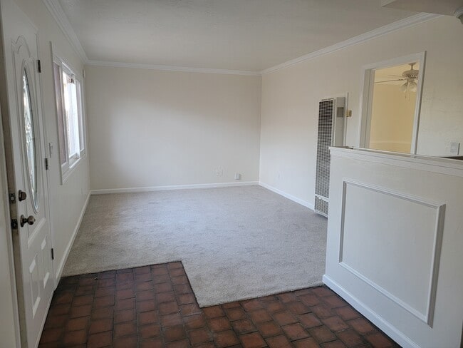 Building Photo - 641 Shalimar Dr