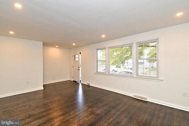 Building Photo - 201 Montgomery Ave