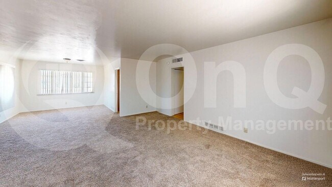 Building Photo - 1590 E Hampton St