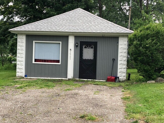 Building Photo - 3901 W Ridge Rd