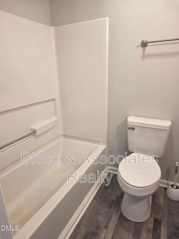 Building Photo - 1411 Collegiate Cir