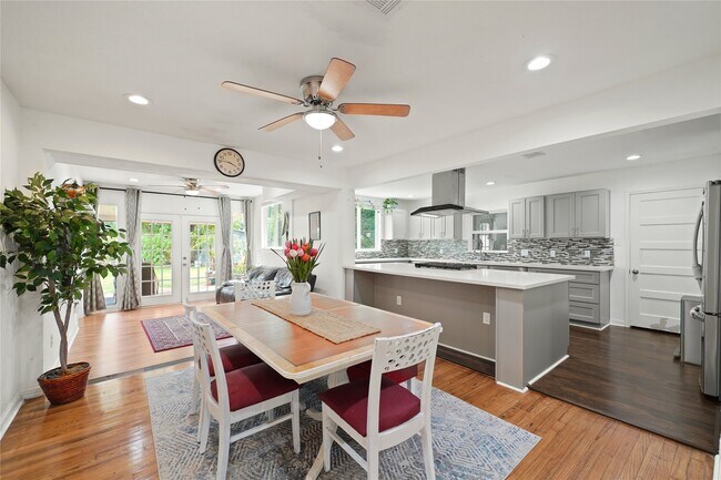 Building Photo - 4019 Blue Bonnet Blvd