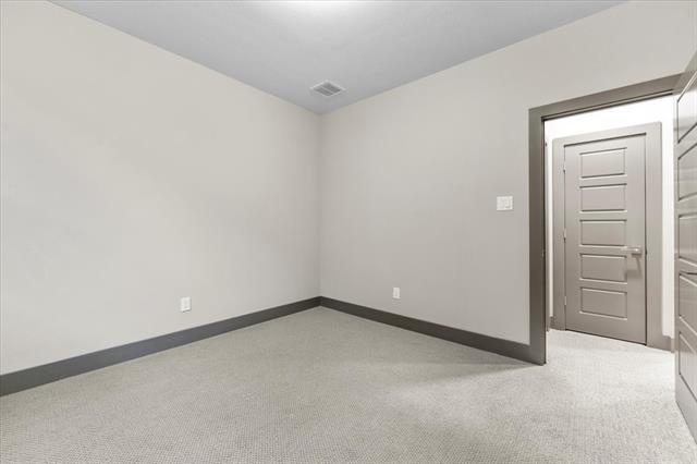 Building Photo - 7112 Royal View Dr