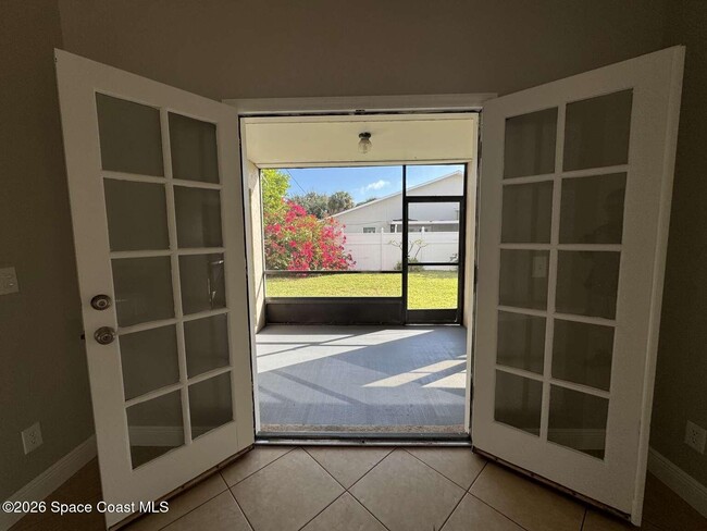 Building Photo - 897 S Patrick Dr