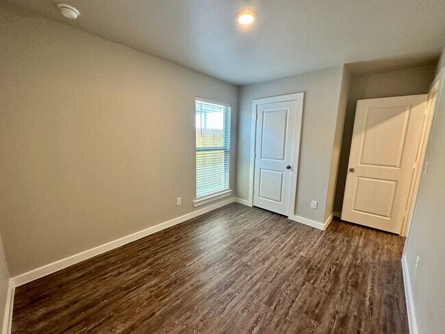 Building Photo - Indulge in Luxury: Upscale 3-Bedroom Duplex for Rent in Coveted Harvest Neighborhood