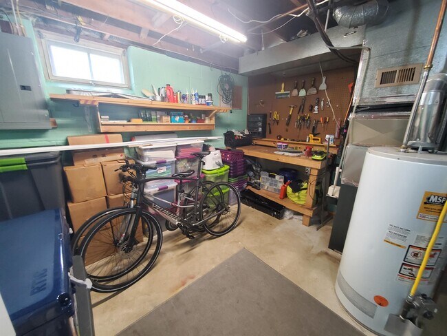 Building Photo - 741 Monroe St NE