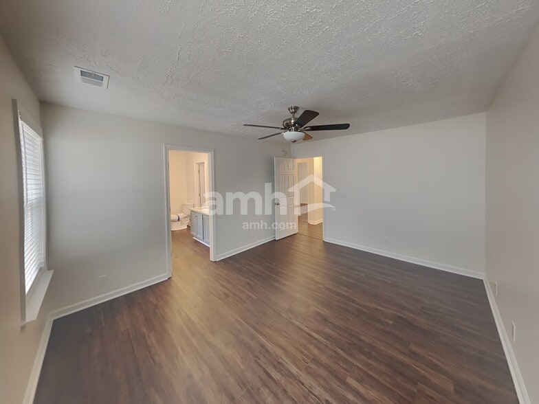 Building Photo - 651 Crescent Rd