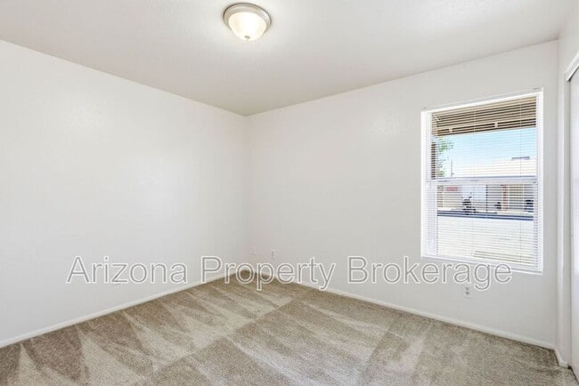 Building Photo - 1625 N Date