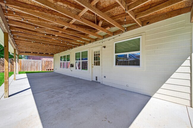 Building Photo - 19419 Arbor Pines Ln