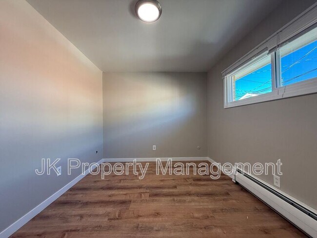 Building Photo - 2100 4th St NE