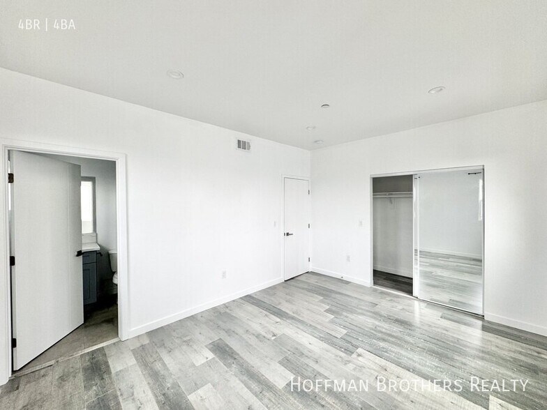 Building Photo - 158 N Mariposa Ave