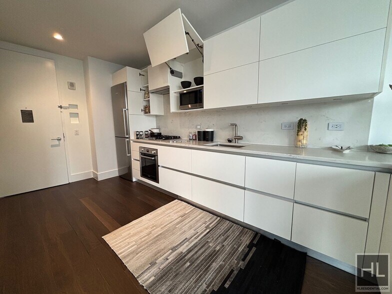 Building Photo - East 44th Street