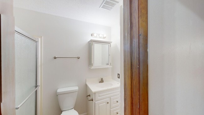 Building Photo - Large 3 bedroom, 1.5 bath located on a corner lot in Prattville.